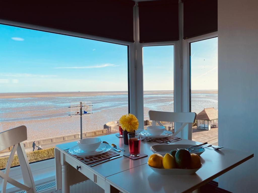 Tyme Suites On Kingsway Cleethorpes Bagian luar foto