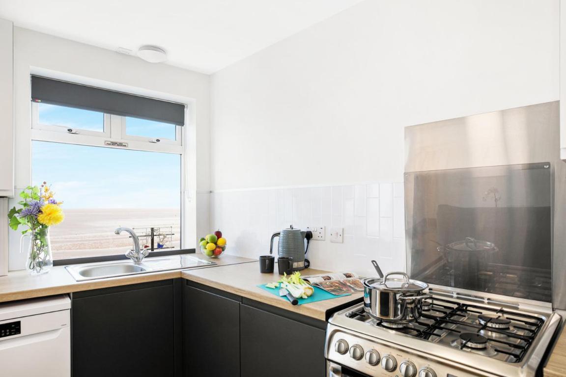 Tyme Suites On Kingsway Cleethorpes Bagian luar foto
